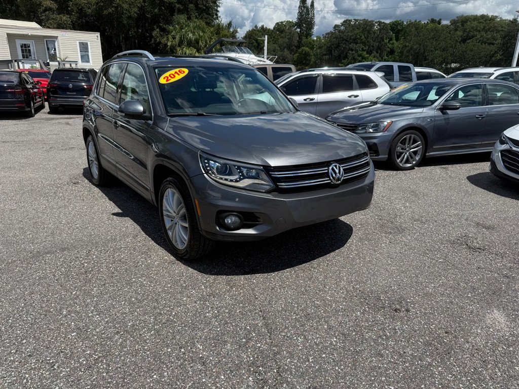 2016 Volkswagen Tiguan S's photo